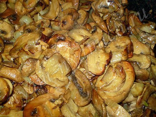 Картошка в горшочках с рыбой и грибами