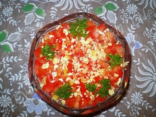 Салат с курицей и помидорами «Сказка»