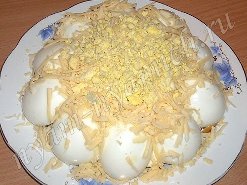 Салат с яйцами «Ромашка»